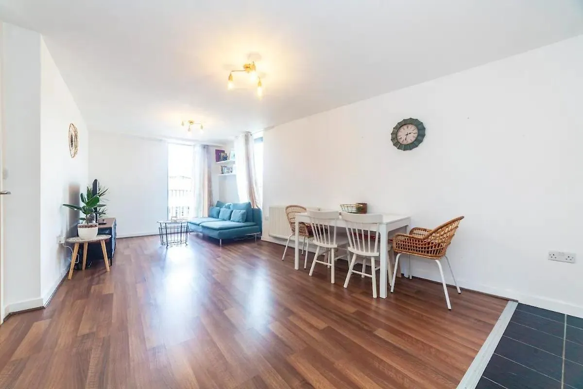 Charming 2 Bed Flat Near Greenwich London Apartment